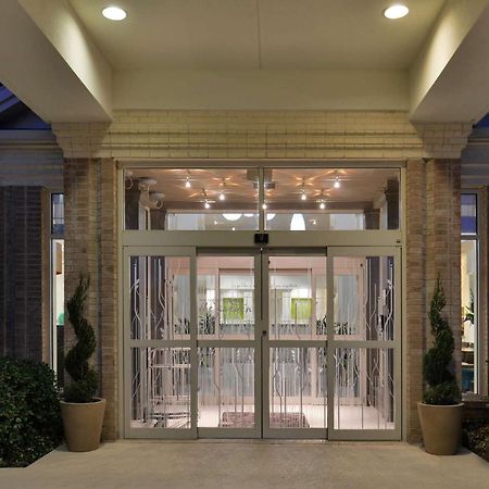 Hilton Garden Inn Addison Dış mekan fotoğraf