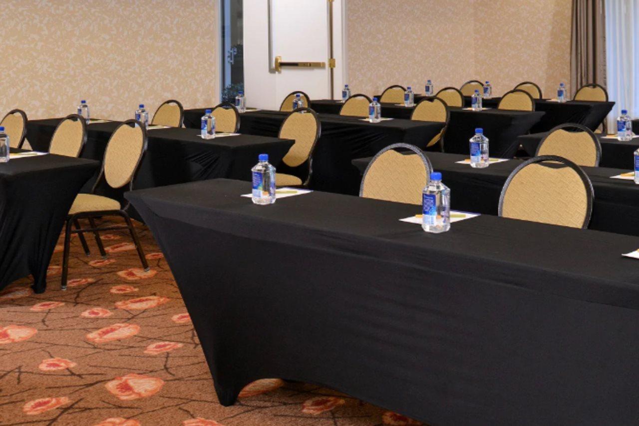 Hilton Garden Inn Addison Dış mekan fotoğraf