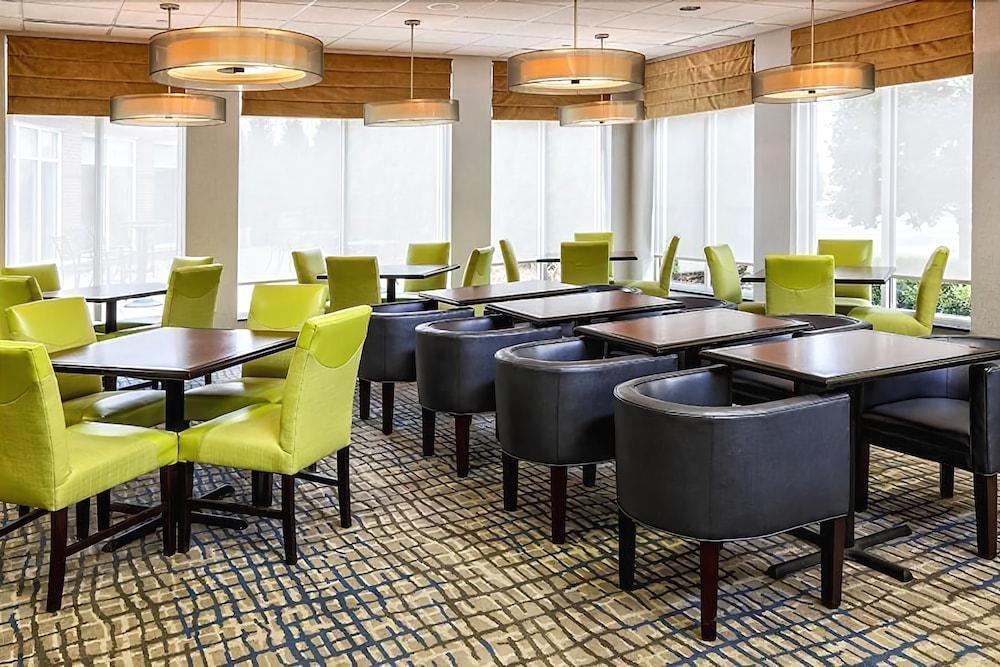 Hilton Garden Inn Addison Dış mekan fotoğraf