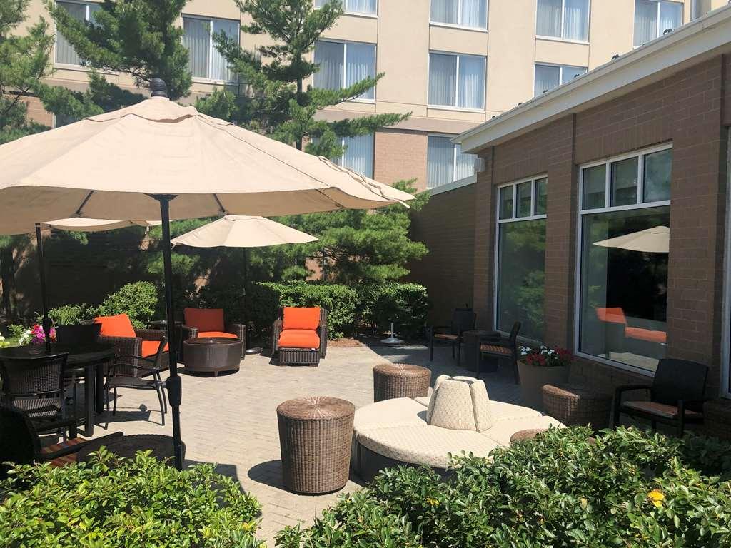 Hilton Garden Inn Addison Dış mekan fotoğraf