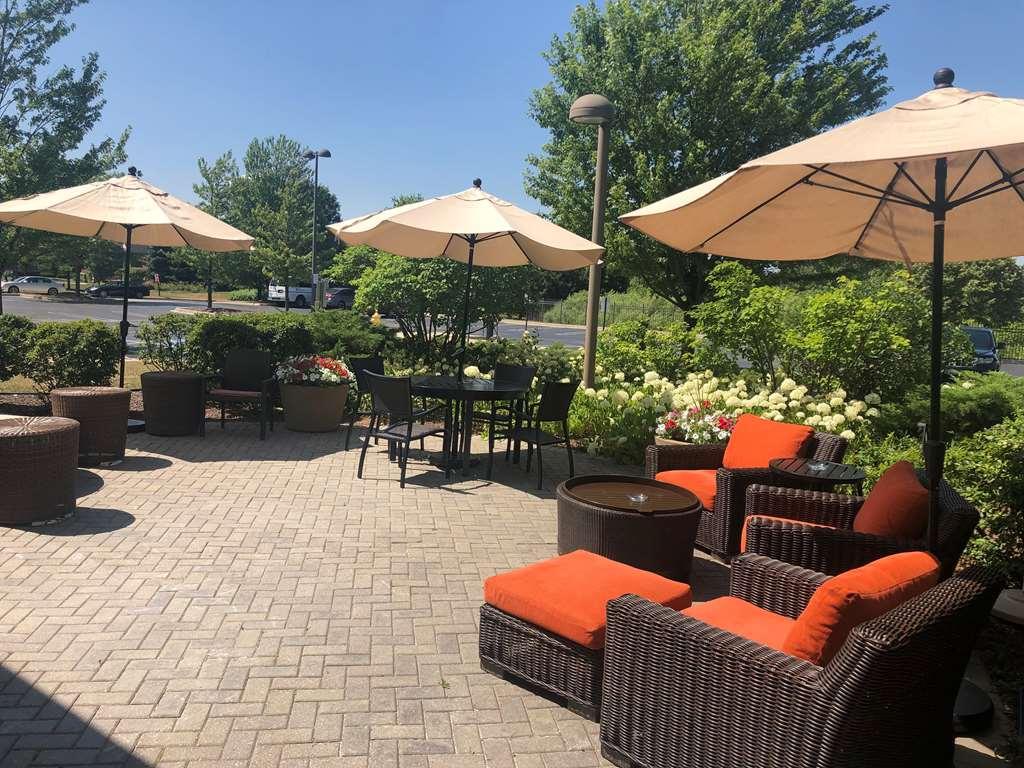 Hilton Garden Inn Addison Dış mekan fotoğraf