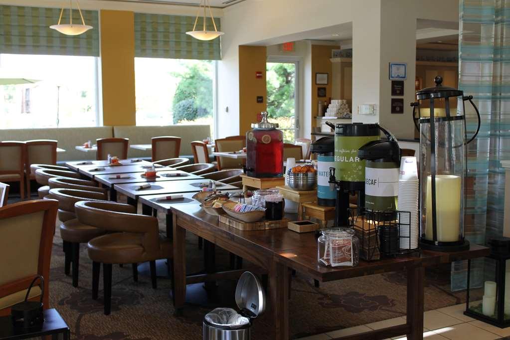 Hilton Garden Inn Addison Restoran fotoğraf