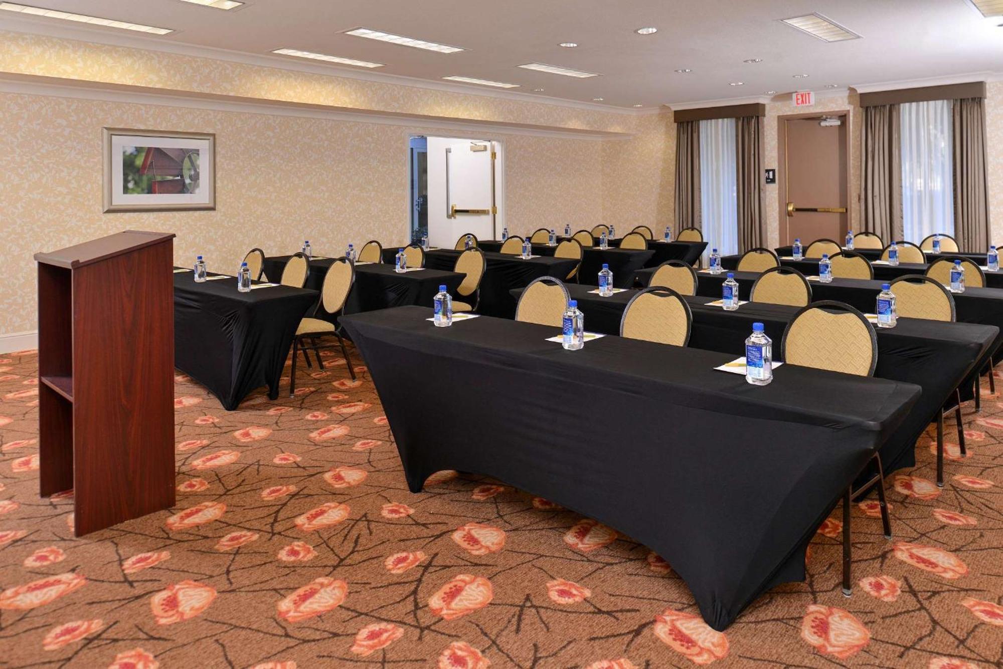 Hilton Garden Inn Addison Dış mekan fotoğraf