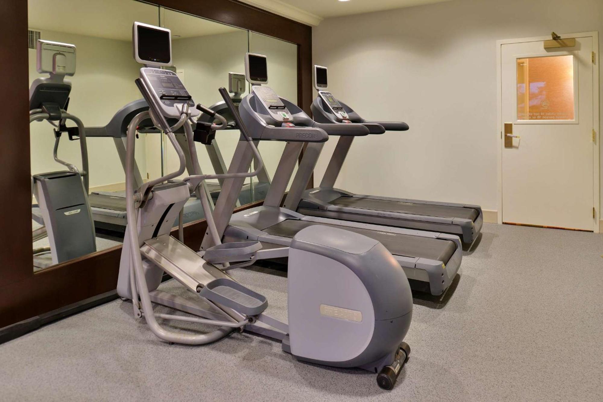 Hilton Garden Inn Addison Dış mekan fotoğraf