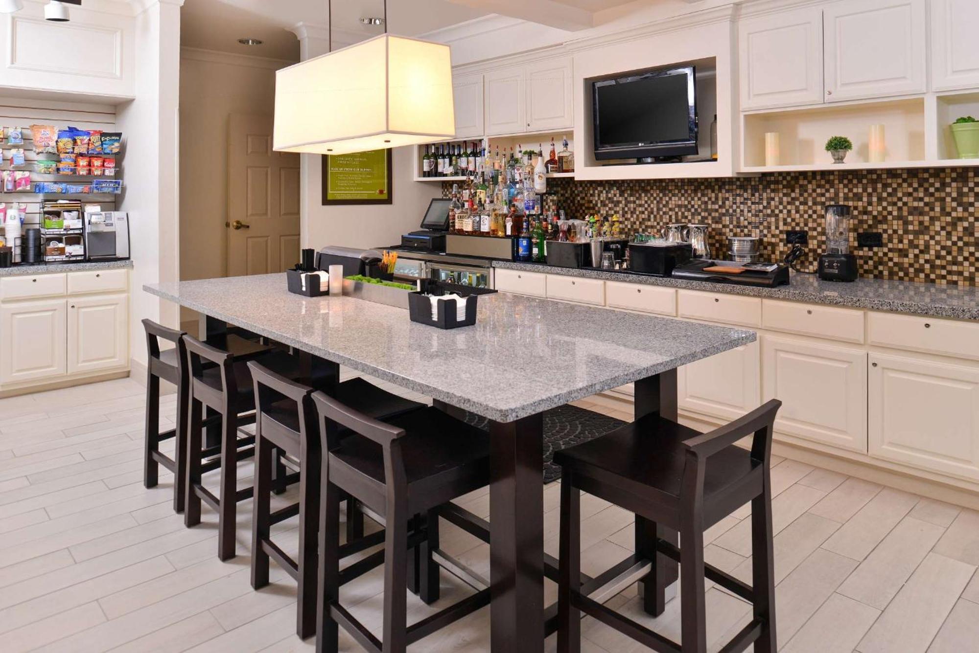 Hilton Garden Inn Addison Dış mekan fotoğraf