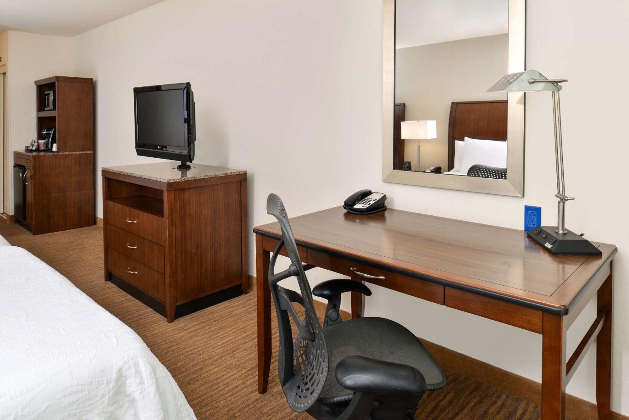Hilton Garden Inn Addison Dış mekan fotoğraf