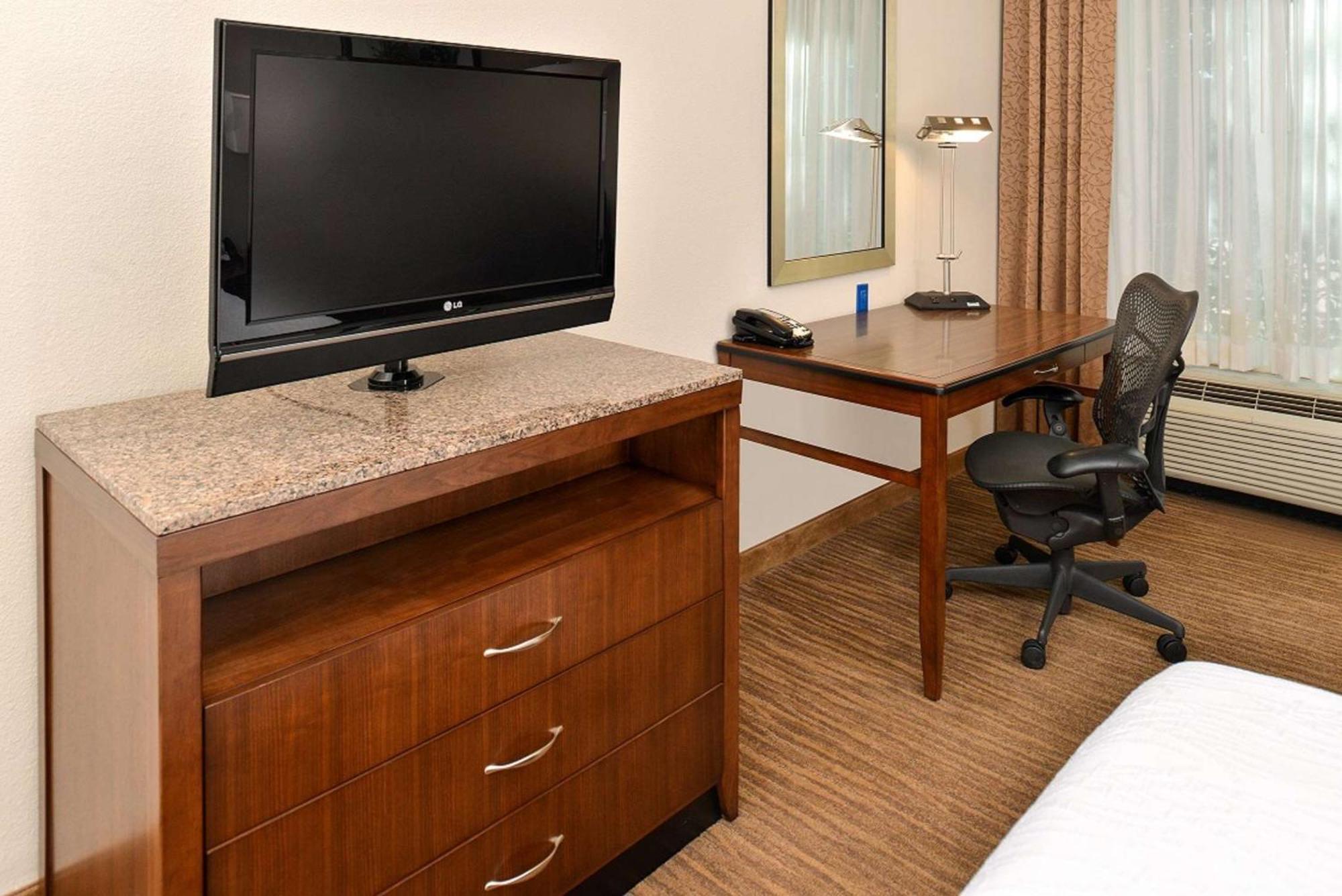 Hilton Garden Inn Addison Dış mekan fotoğraf