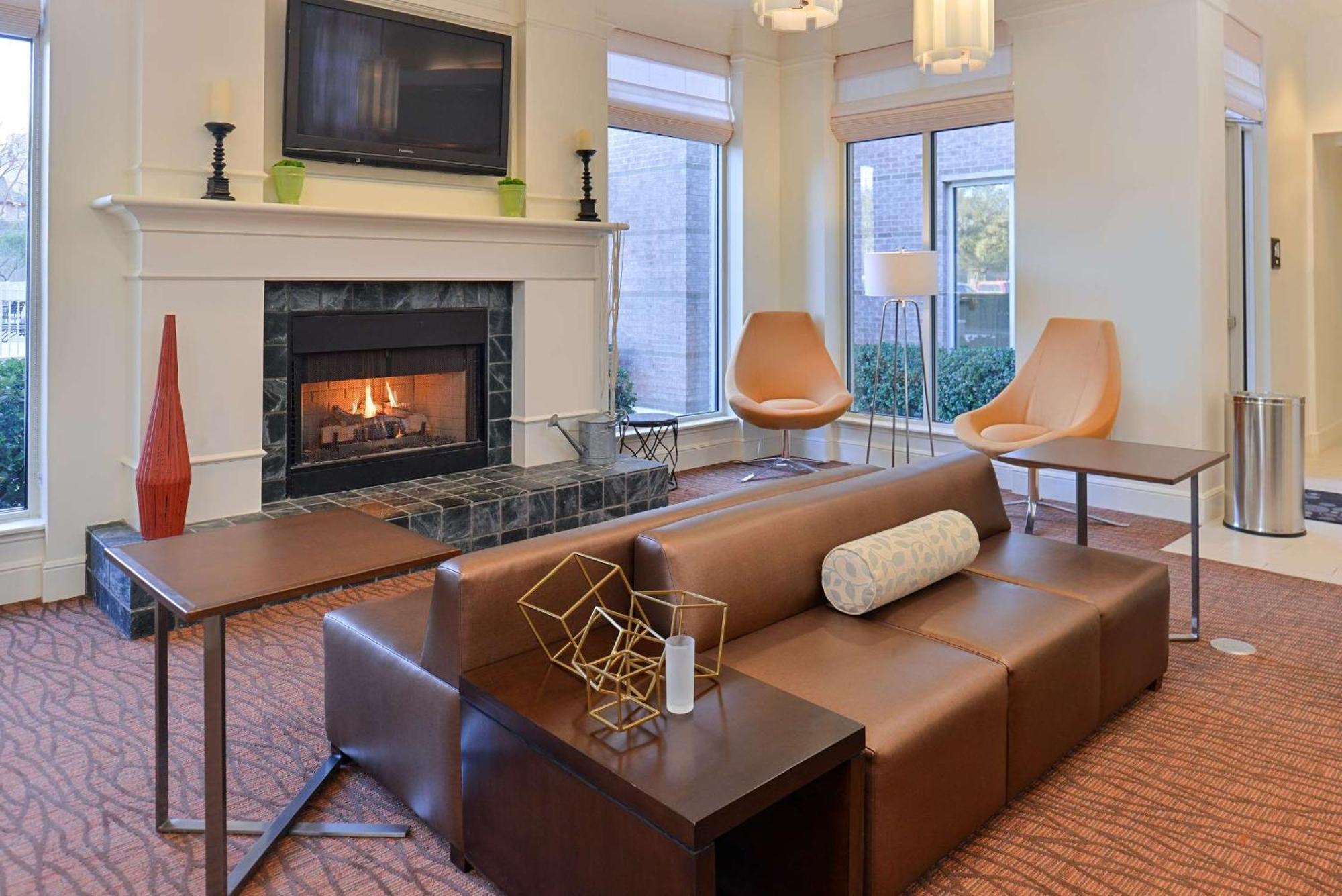 Hilton Garden Inn Addison Dış mekan fotoğraf