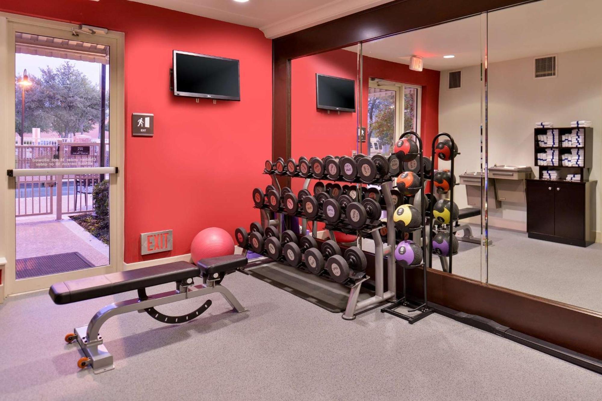 Hilton Garden Inn Addison Dış mekan fotoğraf