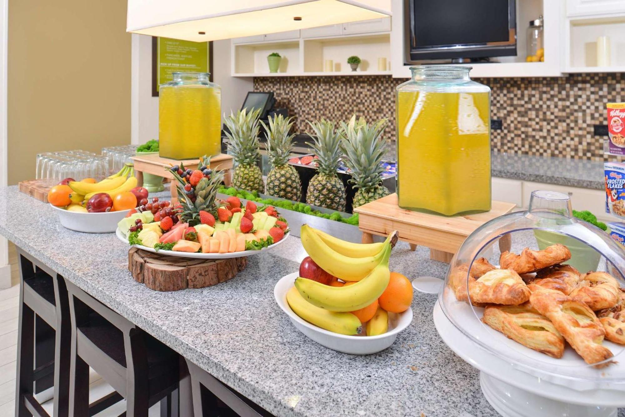 Hilton Garden Inn Addison Dış mekan fotoğraf
