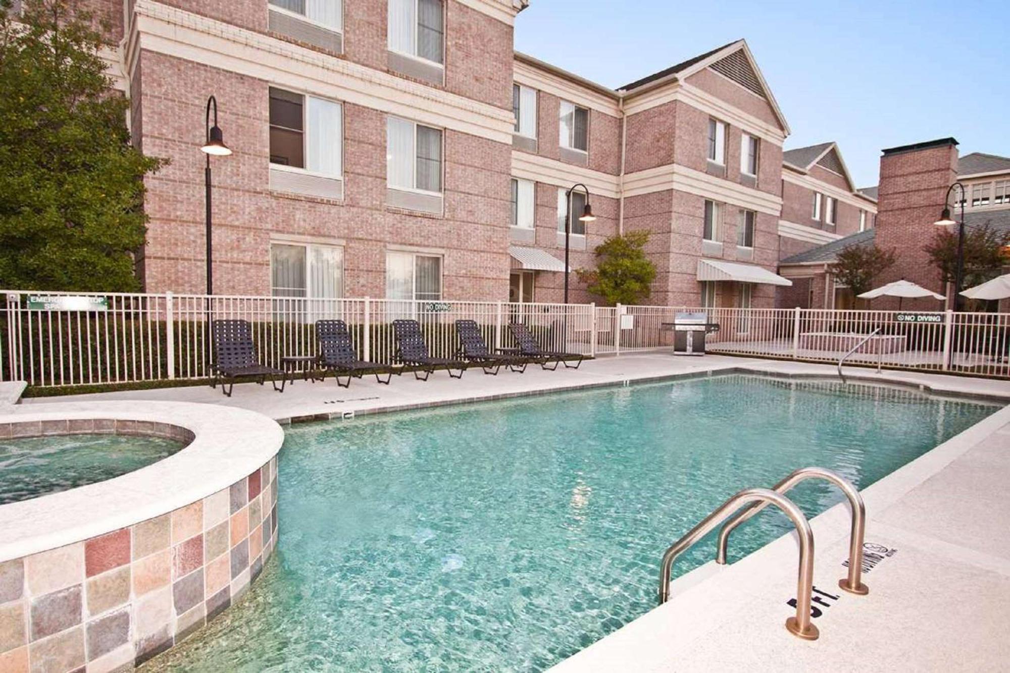 Hilton Garden Inn Addison Dış mekan fotoğraf