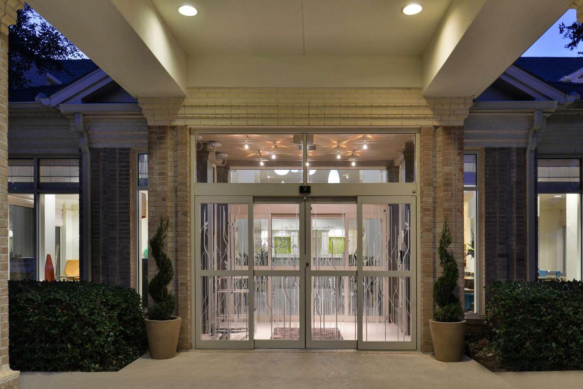 Hilton Garden Inn Addison Dış mekan fotoğraf