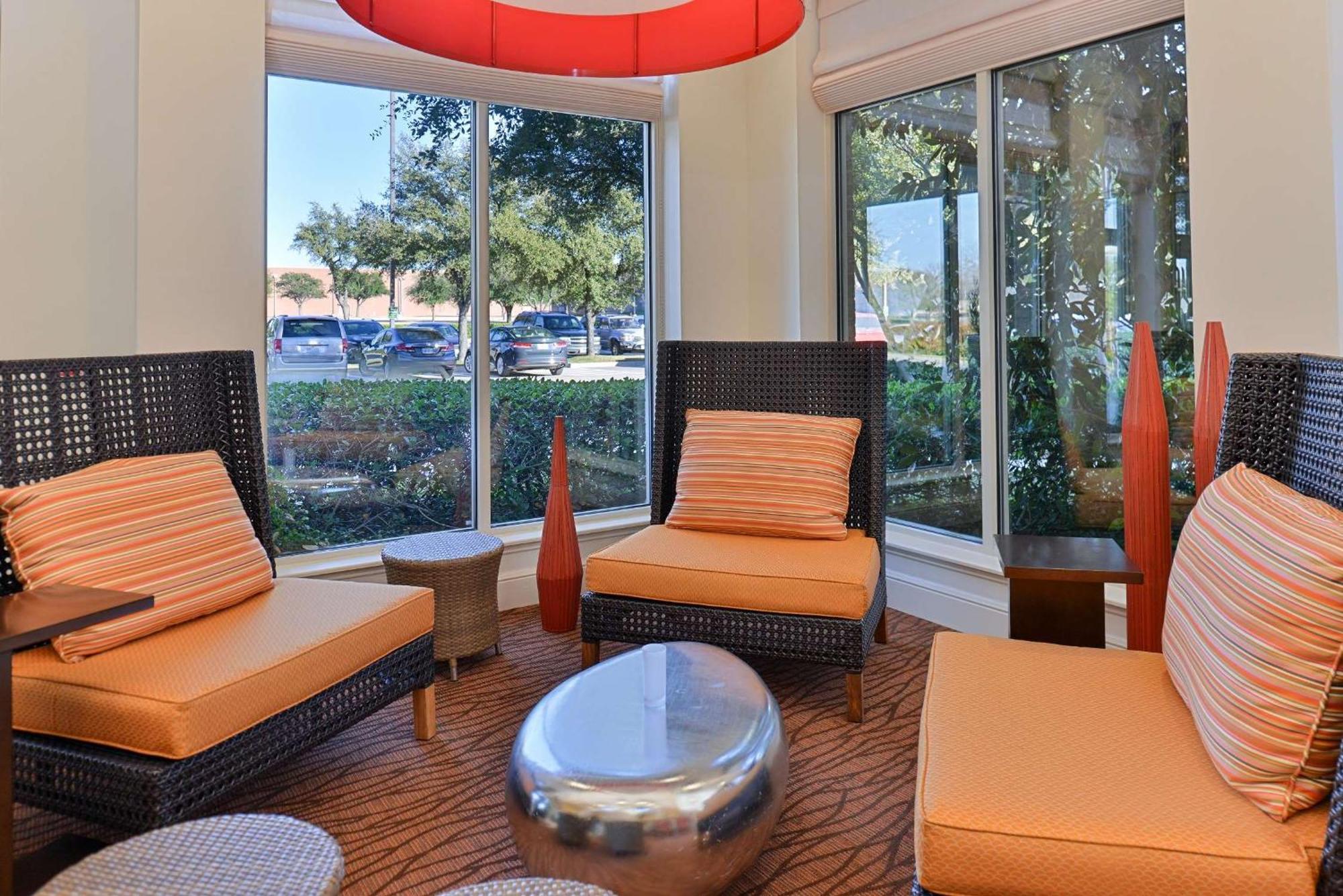 Hilton Garden Inn Addison Dış mekan fotoğraf